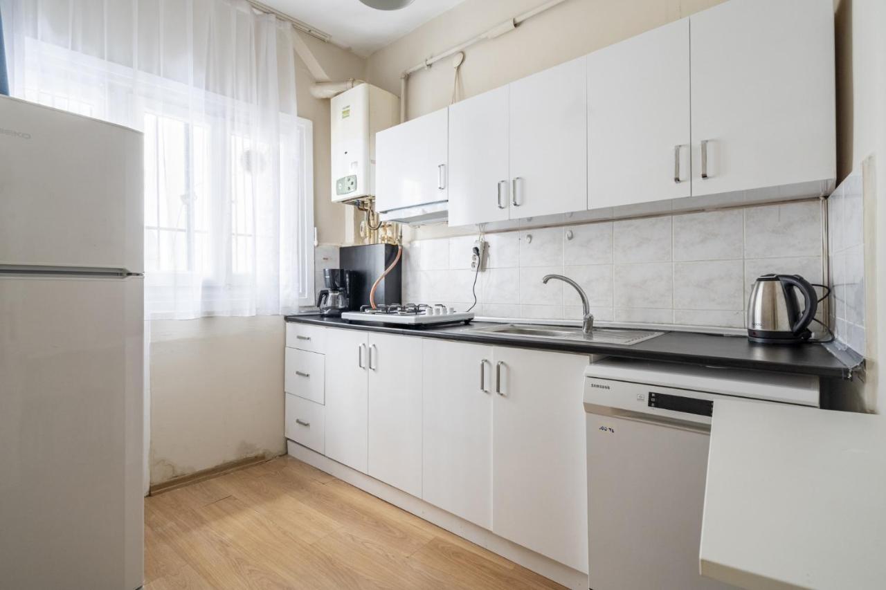 Modern Flat Near Popular Attractions In Beyoglu Leilighet Istanbul Eksteriør bilde